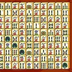 Et rektangulært brett fylt med tettpakkede brikker med orientalske symboler i flere rekker og kolonner