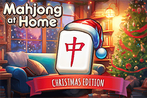 Mahjong-brikke med nisselue foran en julepyntet stue med juletre og gaveesker