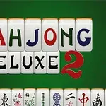 Mahjong-brikker med teksten Mahjong Deluxe 2 på en grønn bakgrunn