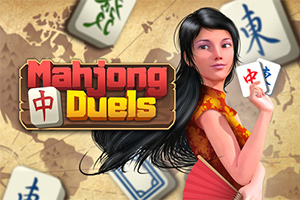 En kvinne i tradisjonell asiatisk kjole holder en mahjong-brikke foran et kartbakgrunn, med ordene Mahjong Duels ved siden av
