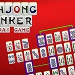 Et lyst oppsett av Mahjong-brikker med fargerike streker på rød bakgrunn