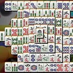 Mahjong brikker er stablet i et mønster mot en fargerik bakgrunn