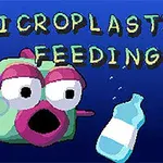 Tegnet karakter med store øyne omgitt av en plastflaske, vinylplate og boks på blå bakgrunn med teksten Microplastics Feeding