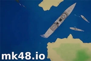 Flåteskip beveger seg nær øyer i blått hav med teksten mk48