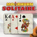 Tegneseriekylling ved siden av tre spillkort (Knekt, Ess, Konge) med teksten Moorhuhn Solitaire over