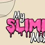 Teksten My Slime Mixer i rosa og hvite bokstaver på en lys bakgrunn med en bolle og et hjørne av en pakke i bakgrunnen
