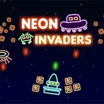 Neonfargede romskip og roboter på en stjernehimmel med ordet NEON INVADERS skrevet i glødende bokstaver