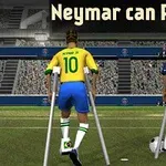 To fotballspillere med krykker står på en bane, en i gul drakt med nummer 10 og en i blå drakt med nummer 10, med teksten Neymar can Play over
