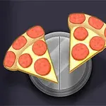 To pizzastykker med pepperoni ligger på en rund metallplate mot en mørk bakgrunn