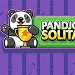 En tegneseriepanda som holder et trofé ved siden av teksten Pandjohng Solitaire mot en lilla bakgrunn med bambusmønster