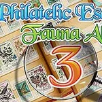 Et forstørrelsesglass forstørrer frimerker med dyremotiver i et album, med teksten Philatelic Escape Fauna Album 3