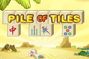 En rekke av mahjong-brikker med teksten Pile of Tiles i et solfylt landskap