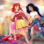 To an jenter kledd i trendy mote står i en klesbutikk omgitt av klær og shoppingposer