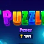 Fargerik tekst med ordet PUZZLE og Fever over et blått bakgrunn med geometriske former og et troféikon med tallet 1891