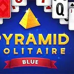 Kortstokker med en gylden pyramide og teksten PYRAMID SOLITAIRE BLUE på en blå bakgrunn