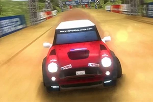 Rally Point 2 Rød bil med hvitt tak kjører raskt på en sandete racerbane med reklameskilt langs sidene