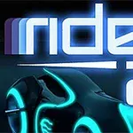 Neonbelyste motorsykler med teksten rider 2 over