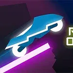 Blått futuristisk kjøretøy på en rosa rampe med teksten Rider Online i neonbokstaver