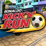 En animert figur i sportsantrekk løper langs en brosteinsbelagt gate med fargerike bygninger i bakgrunnen, ved siden av teksten Ronaldo: KicknRun og en fotball