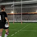 En rugbyspiller iført svart drakt med nummer 9 holder en ball på en stadion med mange tilskuere og målstenger i bakgrunnen
