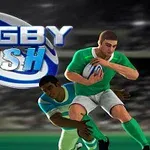 To menn i rugbyklær, hvor en av dem holder en rugbyball og løper mens den andre forsøker en takling, med teksten Rugby Rush i bakgrunnen