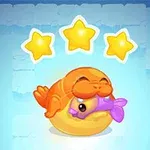En glad, oransje sel ligger på en gul ball med en lilla fisk i munnen og tre stjerner på toppen