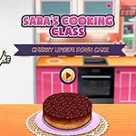 Tegnet kvinne i kjøkken omgivelser med en kake foran seg og teksten Saras Cooking Class i bakgrunnen