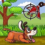 En tegnet hund står på en sti i en skog mens to ender flyr over med et sikte på den ene