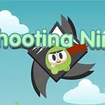 Tegneserie-ninja med grønn drakt og rødt pannebånd foran fjell og skyer med teksten Shooting Ninja