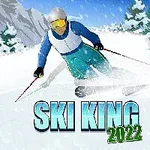 En alpinist i fargerike klær kjører ned en snødekt bakke med fjell og trær i bakgrunnen, med teksten Ski King 2022 i forgrunnen