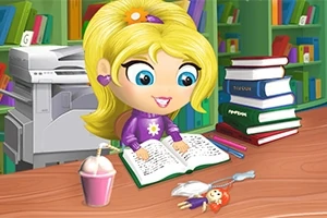 En animert jente med blondt hår leser en bok ved et skrivebord omgitt av skoleforsyninger, en smoothie og en stabel bøker i et bibliotek