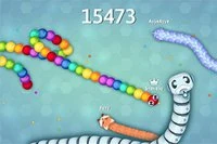 Snake IO War kombinerer ny pop-estetikk med klassisk slangespill.