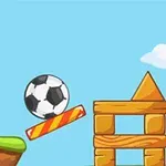 Fotball nær et mål, med en skråstilt plate og en konstruksjon av trekonstruksjoner mot en blå himmel