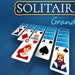 Solitaire-kortspill på en blå bakgrunn med forskjellige spillkort som viser konge, dronning og ess