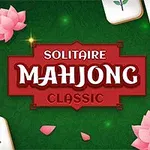 Røde bokstaver på grønn bakgrunn med rosa lotusblomster og mahjongbrikker rundt