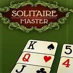 Kort med symboler for spar, hjerter, kløver og ruter under et dekorativt banner med teksten Solitaire Master på grønn bakgrunn