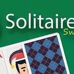Spillekort på en grønn bakgrunn med teksten Solitaire Swift