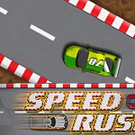 Grønn bil på racerbanen sett ovenfra med teksten SPEED RUSH under
