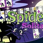 Tegnet bilde med en smilende heks, en edderkopp, kortstokk og teksten Spider Solitaire i fargerike bokstaver