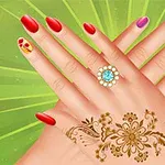 Hender med dekorative negler i ulike farger og mønstre, en ring med en blå stein, og intrikate henna-design, på en grønn bakgrunn