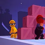 To an figur i fargerik animert stil, en gul figur med sverd og en rød figur med briller og megafon, foran stabler med kasser i en skumringsaktig scene