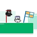 To figurer med ninja-stil står på en grønn plattform, flankert av flagg i forskjellige farger