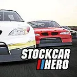 To racerbiler, en hvit og en rød, kjører side om side på en bane, med teksten Stockcar Hero i forgrunnen