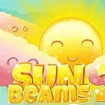 En smilende sol omgitt av rosa og oransje skyer med ansikter, og teksten Sun Beams 2 i gule bokstaver