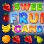 Fargerik tekst med ordet Sweet Fruit Candy omgitt av illustrasjoner av frukt som jordbær, appelsiner, blåbær, bananer, pærer og epler på en mørk bakgrunn