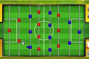 Fotballspill-brett med røde og blå brikker på en grønn overflate