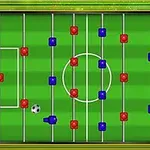 Fotballspill-brett med røde og blå brikker på en grønn overflate