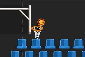 En basketball svever mot en basketkurv foran tomme blå seter