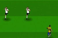 Kom så langt du kan over banen i dette fotballspillet!