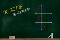 Tic Tac Toe Blackboard er et klassisk strategispill